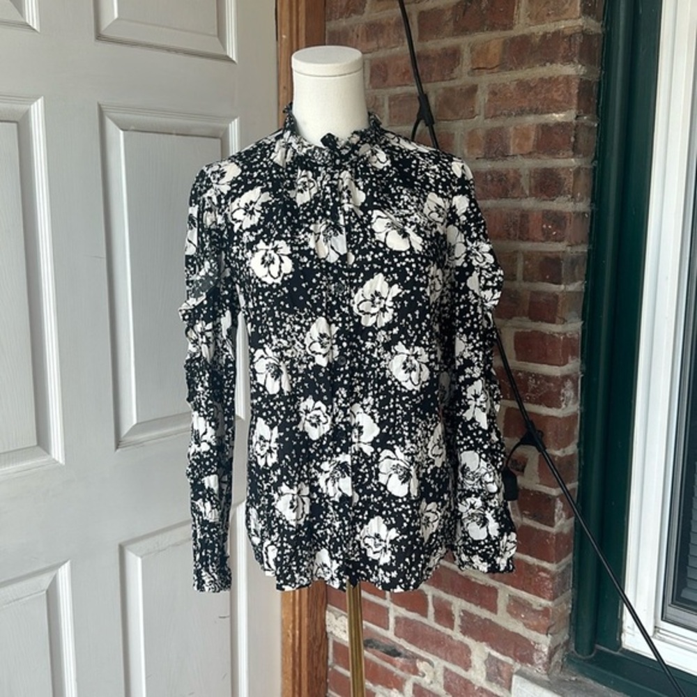 Black and white floral button up with complimentary wavy details